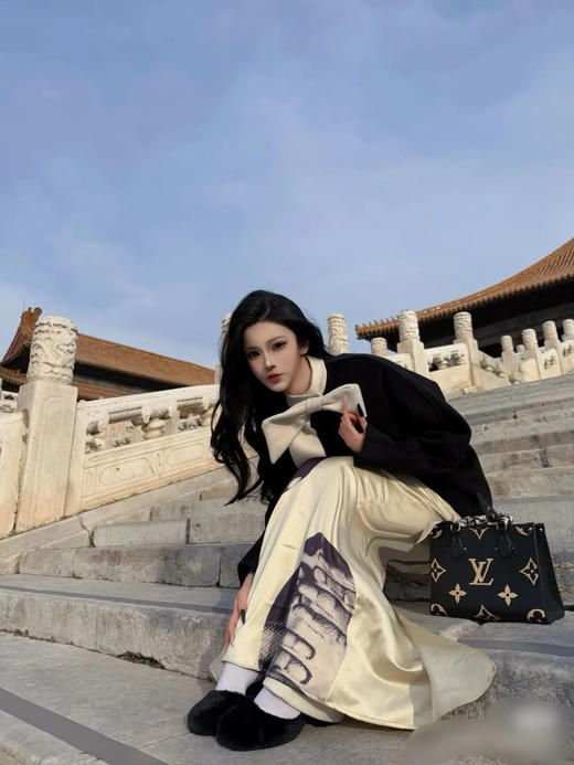 LV on the go 小号 黑白印花 牛皮 单肩包 商品图2