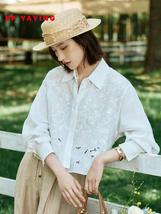 EP雅莹/镂空绣花亚麻上衣。白色。蓝色自己备注号码颜色。 商品图0