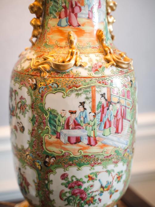 独角鹿西洋古董19世纪中国外销出品广彩庭院仕女图配铜鎏金底座螭龙狮首耳瓷瓶台灯 商品图4