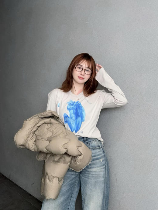 生肖小马长袖T恤 克莱因蓝小马印花 清新可爱 手绘艺术感 + 工艺细节设计感 袖口微收设计 干净利落 H 型廓形 全身材适配 商品图7