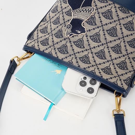 大英博物馆 盖亚·安德森猫系列 莲花纹提花水桶包手提斜挎包 商品图3