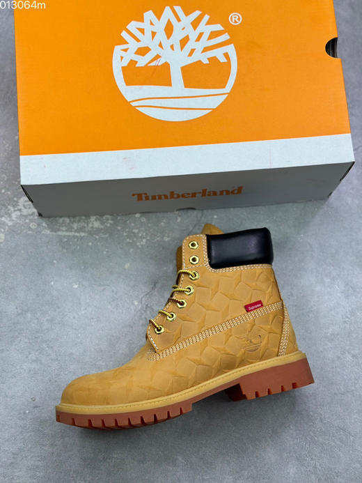 春季特惠💰500 Timberland 添柏岚/天伯伦 大黄靴 PREMIUM 系列 6Inch 典满印 logo 户外靴 简约舒适 中筒 马丁靴 男款 商品图2