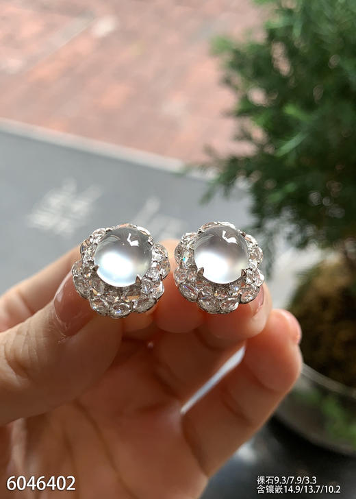 6046402，蛋面耳钉。具体价格微信咨询 商品图1