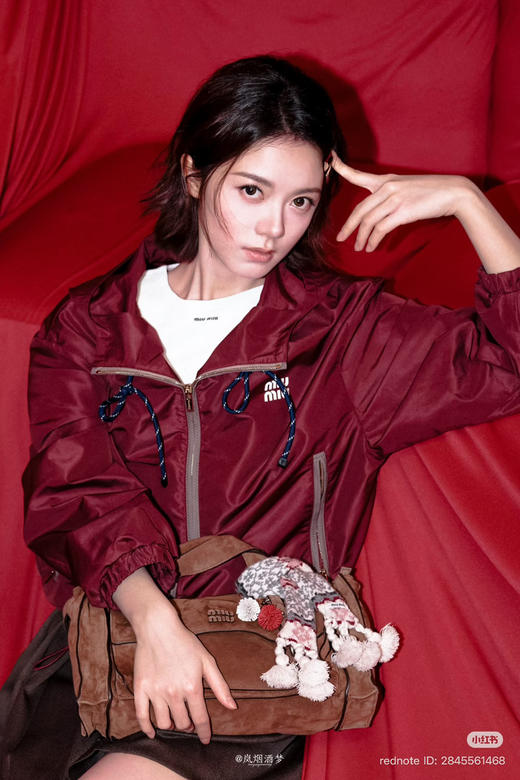 36-3 排他性独家圆正 赵今麦 Miu科技面料 酒红色外套/短裤/半身长裙 商品图5