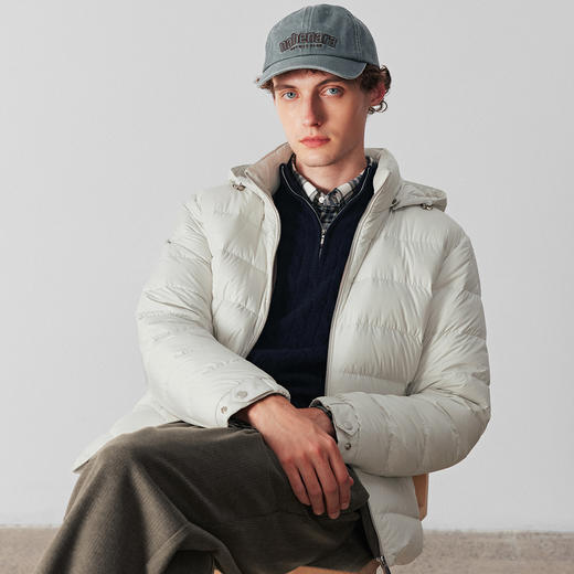 白鹅绒短款连帽羽绒服 商品图1