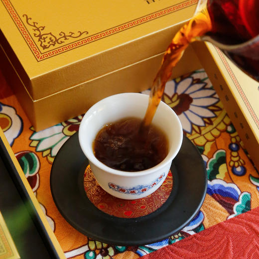 压箱底寸金砖 马到成功 2020年普洱熟茶 巧克力茶砖 茶叶礼盒 300克/50克*6片/盒 商品图5