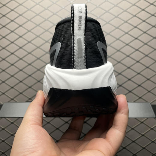 春季特惠💰340 NK Vomero Plus 网面透气跑步鞋 商品图1