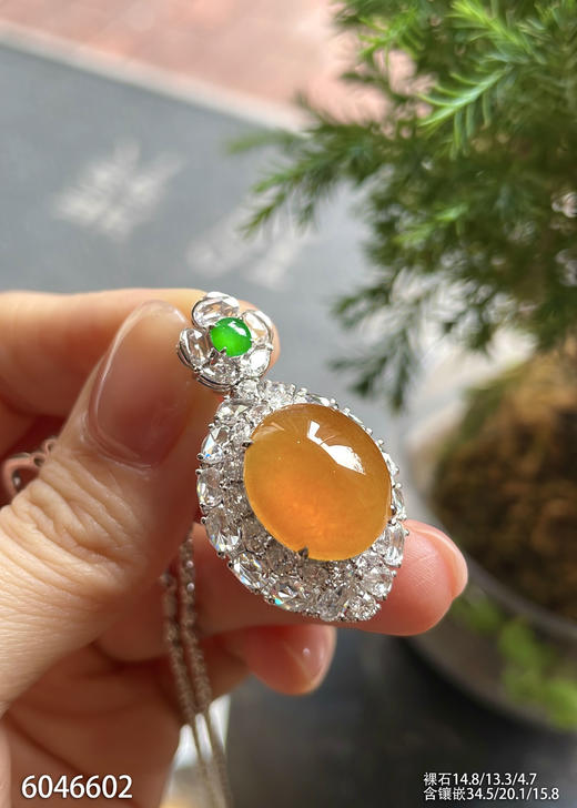 6046602，黄翡蛋面吊坠。具体价格微信咨询 商品图3