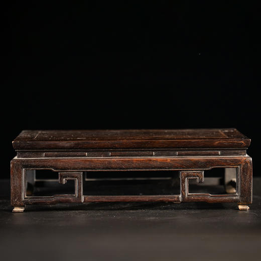 清	红木束腰拐子纹器座 商品图1