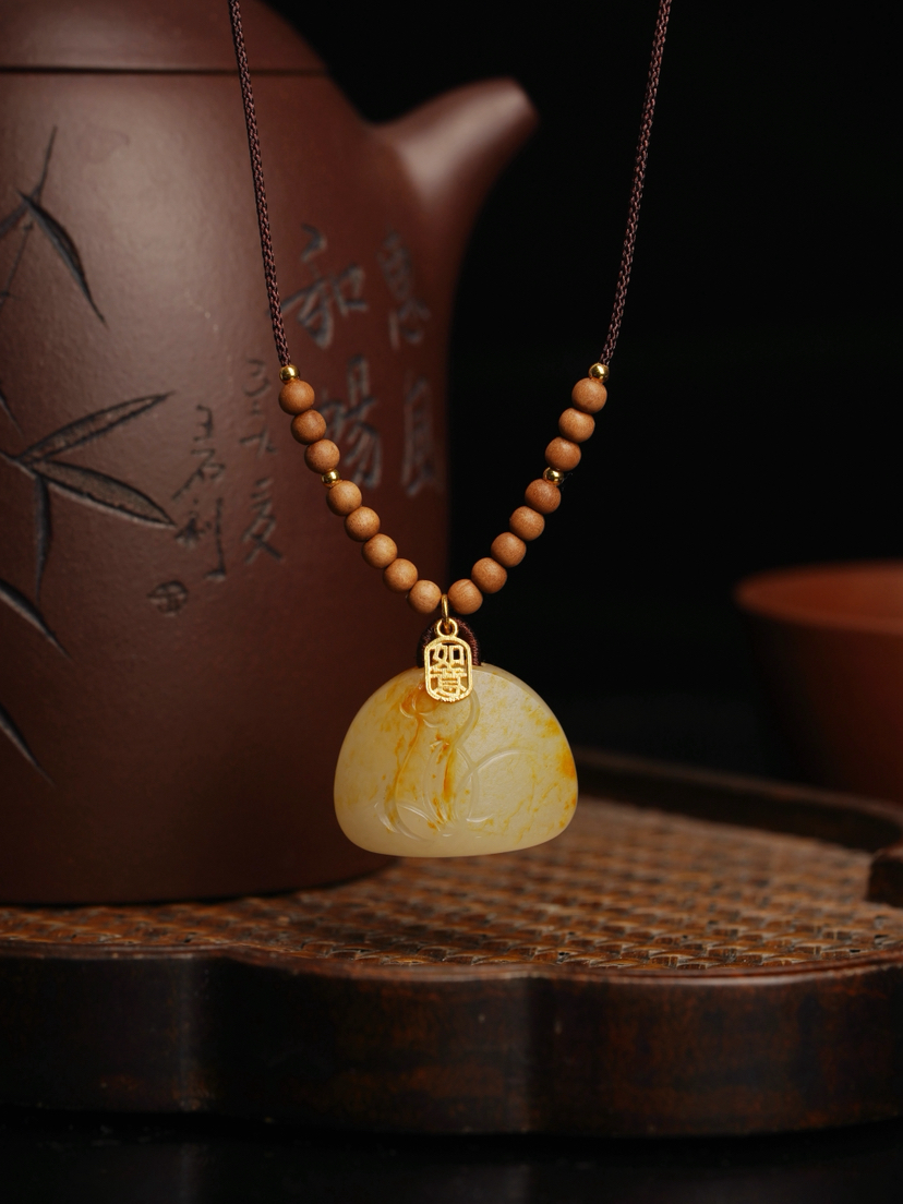 和田玉满皮兰花雕刻