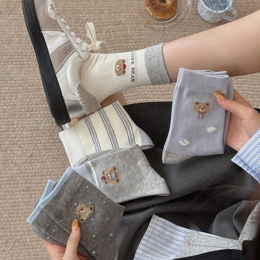 4双一组！可爱卡通小熊灰色系学院风中筒女袜袜子女韩版东大门棉袜春秋款 商品图0