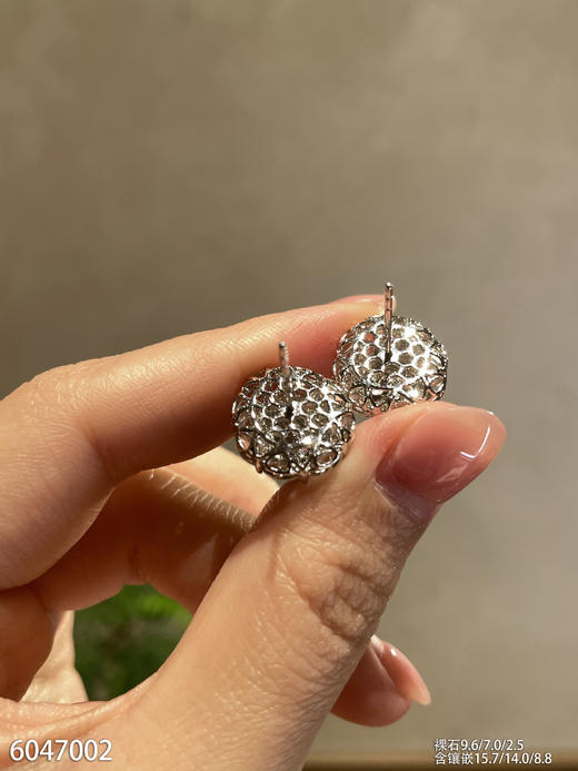 6047002，葫芦耳钉。具体价格微信咨询 商品图6