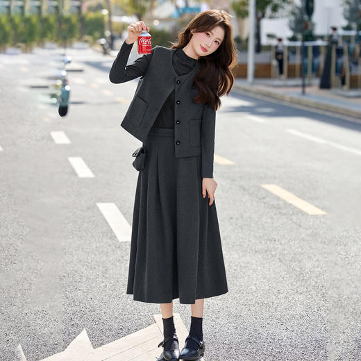 春季新款时尚气质马甲打底衫半裙三件套 YF2699 商品图1