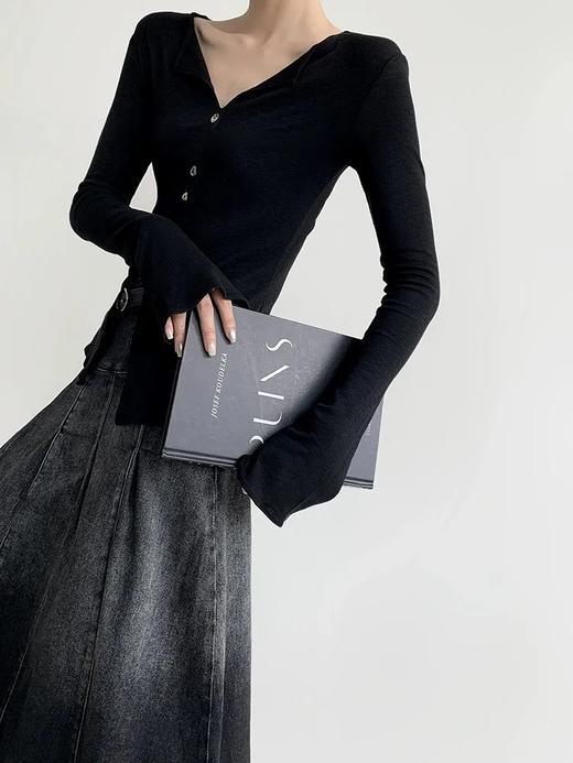 F030607慢氧时光天丝醋酸羊毛贝壳修身V领喇叭袖打底衫 商品图1