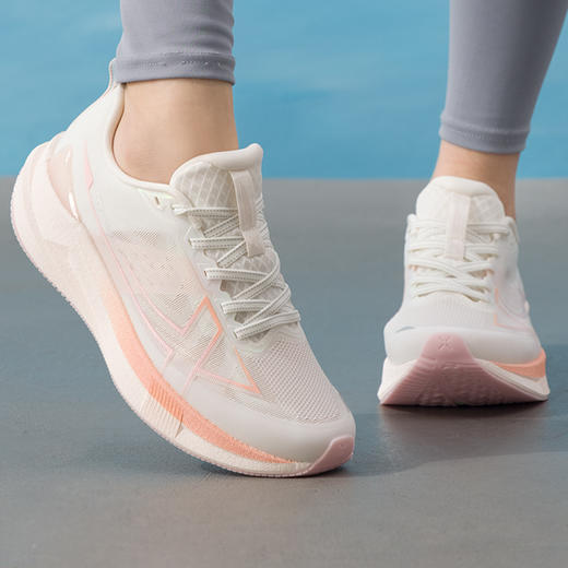 特步 两千公里5代系列 女款 跑步鞋 商品图0