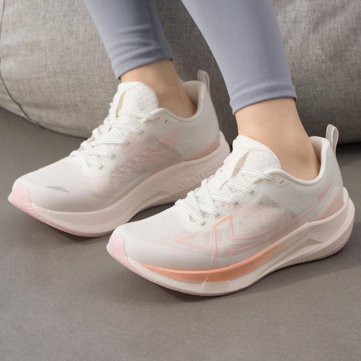 特步 两千公里5代系列 女款 跑步鞋 商品图4