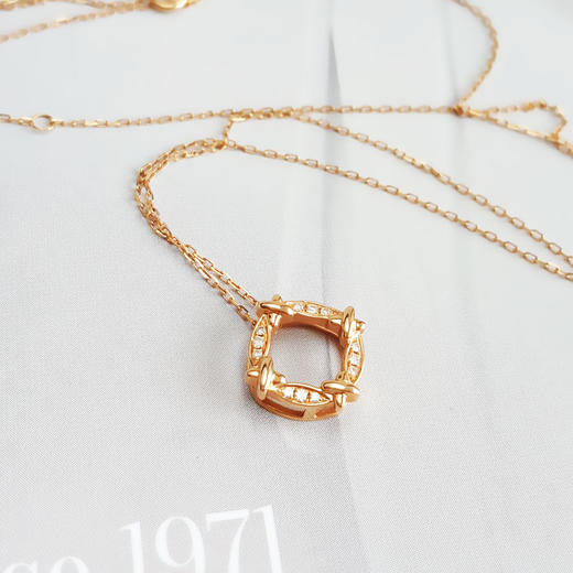 【天然正品】AU750玫瑰金简约时尚群镶钻石吊坠项链 10.2*10.2*4.7MM 链长：45CM（长度可调节）300126NJS18 商品图2