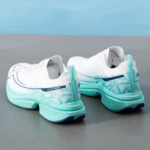 特步 一体成型3.0系列 男款 跑步鞋 商品图9