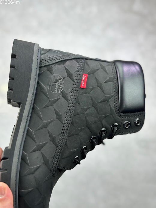 春季特惠💰500 Timberland 添柏岚/天伯伦 大黄靴 PREMIUM 系列 6Inch 典满印 logo 户外靴 简约舒适 中筒 马丁靴 男款 商品图5