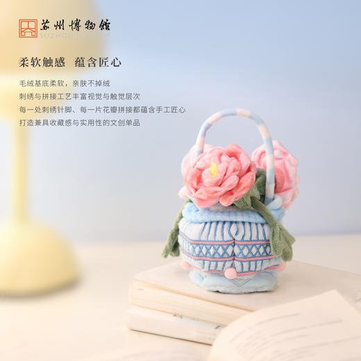 苏州博物馆 青花提篮毛绒摆件 商品图3