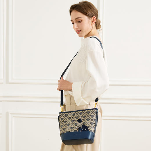 大英博物馆 盖亚·安德森猫系列 莲花纹提花水桶包手提斜挎包 商品图2