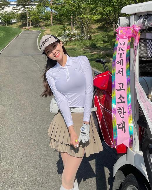 兔耳朵🐰家春夏新款薄款印花长袖polo衫来了！今夏我不允许时髦的高球小姐姐谁还没有最in的薄荷绿🍃！这款小衫设计的恰到好处，看似简单，N处印花，细节重工打造！ 商品图4