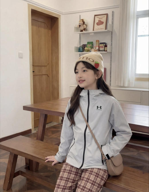 【品牌直发】安德玛亲子款防泼水连帽硬壳冲锋外套 硬壳守护 无惧风雨 一件穿三季节 Under Armour KIDS 商品图6