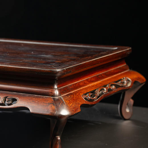 清	红木束腰三弯腿雕卷草纹器座 商品图2