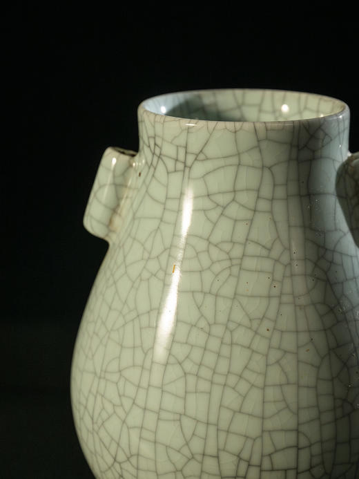 清	哥釉贯耳瓶 商品图2