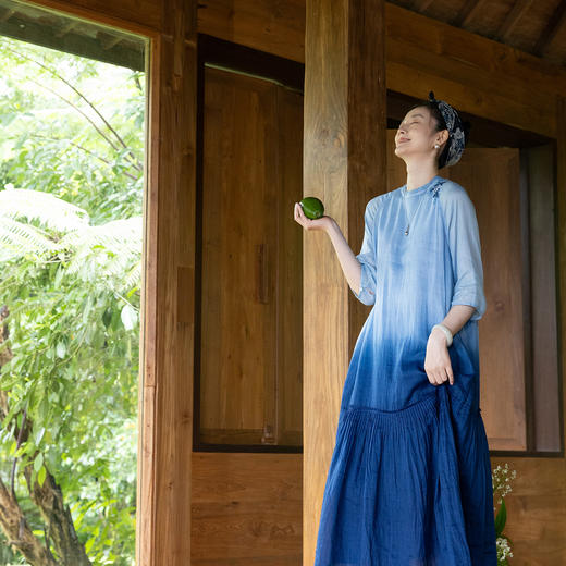 艺术家联名款 牧衣游原创手工刺绣植物吊蓝染苎麻连衣裙文艺 景澜 商品图0