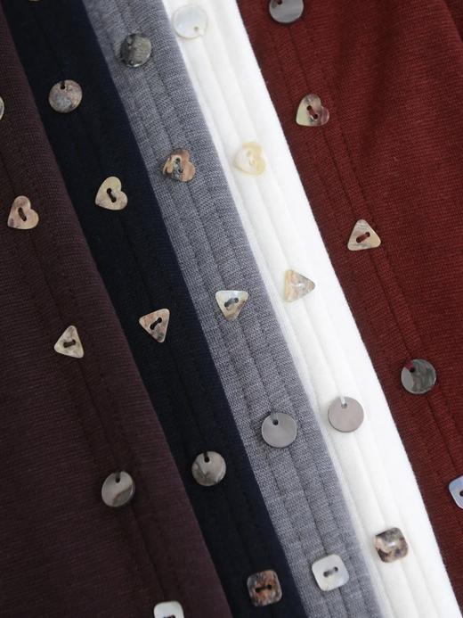 F030607慢氧时光天丝醋酸羊毛贝壳修身V领喇叭袖打底衫 商品图14