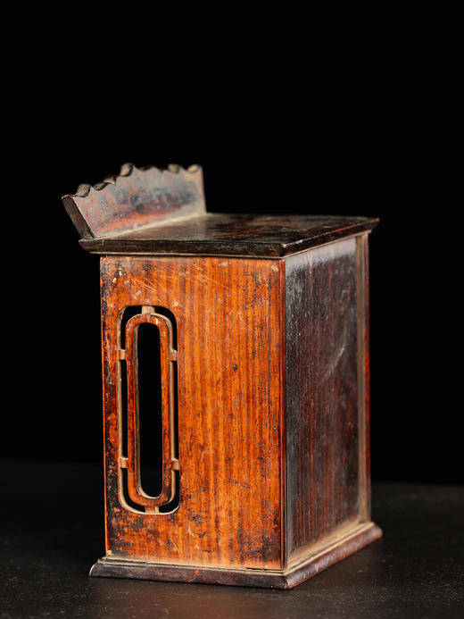 清	黄花梨毗卢顶花卉纹小佛龛 商品图2