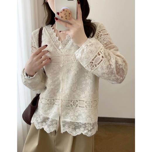 2026春夏法式优雅气质V领蕾丝镂空衬衫时尚通勤百搭长袖上衣！ 商品图1