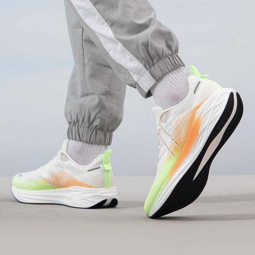 特步 騛速5.0系列 男款 跑步鞋 商品图2