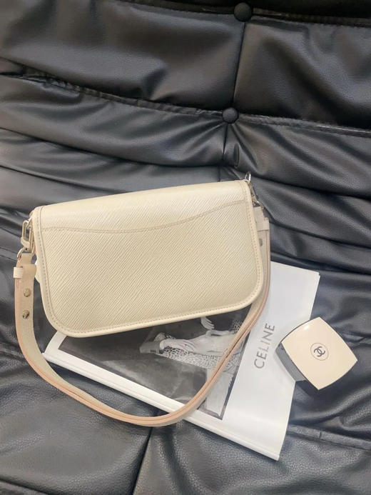 LV  buci 奶油白 水波纹 牛皮 斜挎包 商品图1