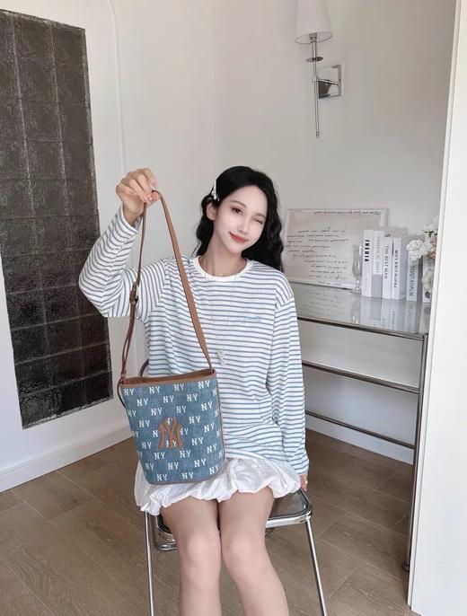 MLB复古牛仔老花大水桶包 情侣斜跨手提包25FW 商品图10