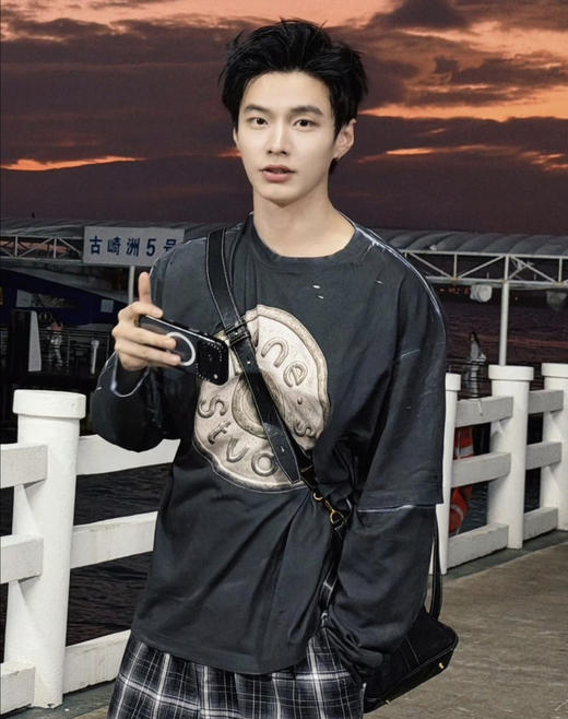 ACNE徽章全喷砂数码印花假两件长袖 商品图3