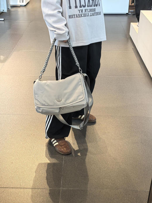 得物同渠道三叶草AD宝藏邮差包超轻男女同款 商品图2