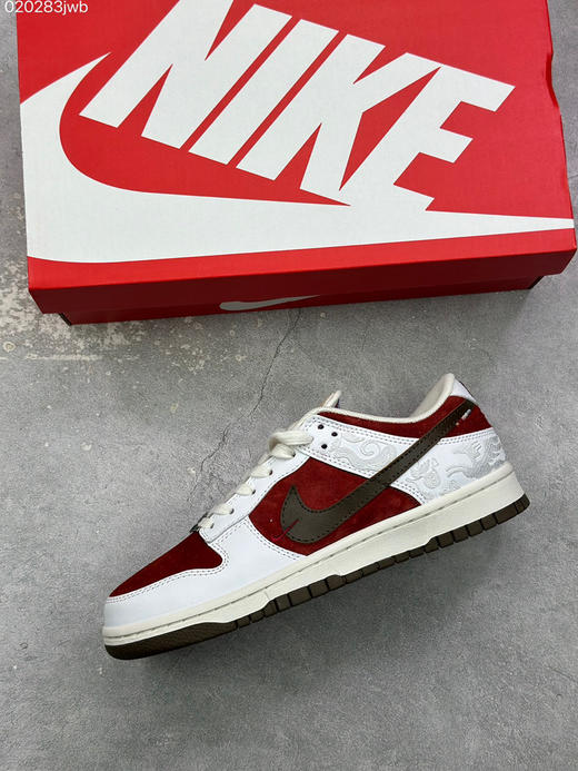春季特惠💰400 2026新款定制限量发售❗️Nk SB Dunk Low "马年联名限定-米白酒红" 搭配同款骏马挂饰 商品图2
