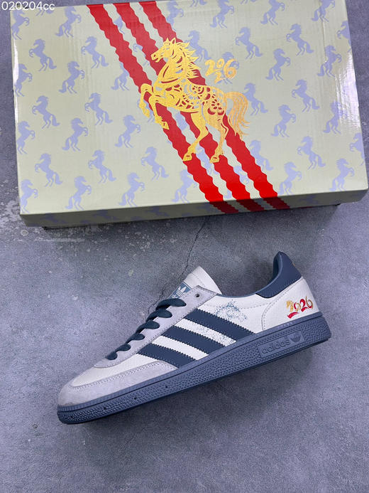 春季特惠💰420 马年限定 # AD Samba 2026 德训鞋
每个条纹嵌入马纹暗纹 商品图2