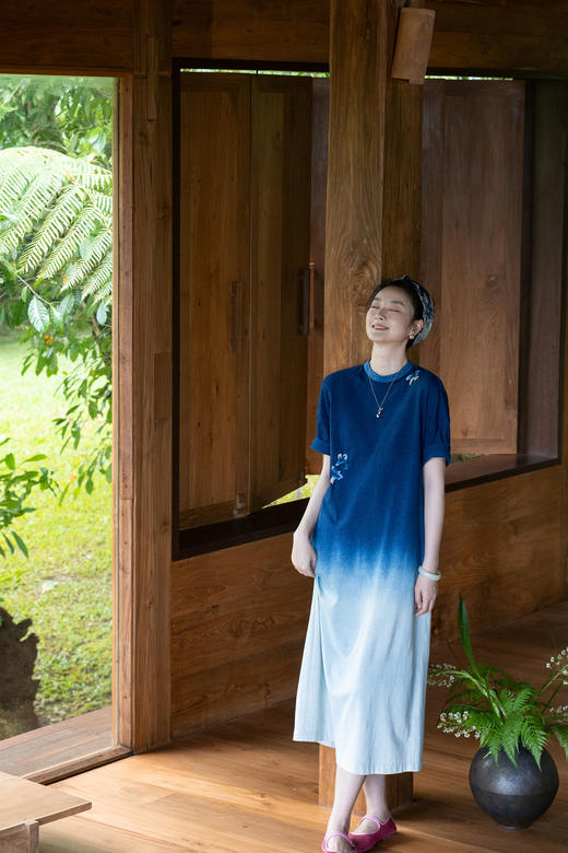 艺术家联名款 牧衣游原创手工刺绣吊蓝染连衣裙文艺宽松长裙 可木 商品图5