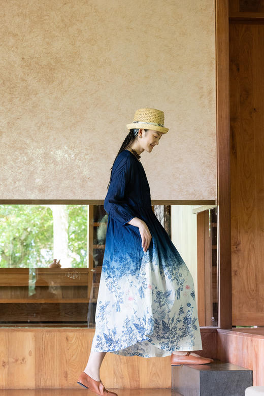 艺术家联名款 牧衣游原创手作植物吊蓝染印花苎麻连衣裙宽松 云深 商品图5