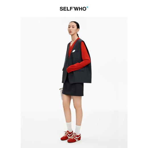 SELFWHO绵羊毛混纺经典V领无袖马甲女2026春季新款一粒扣宽松马夹 商品图2