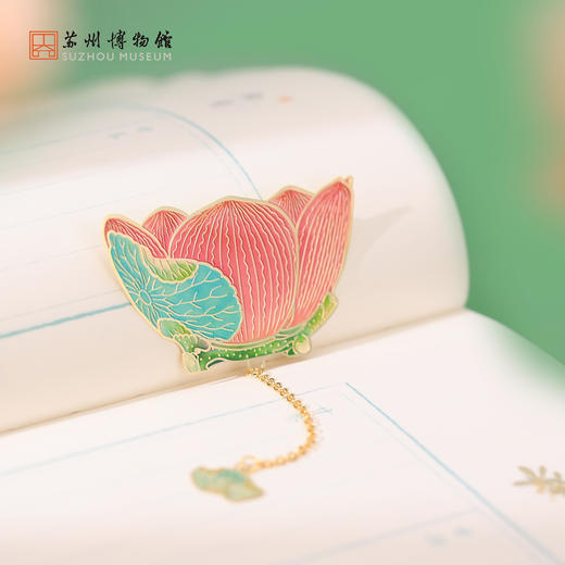 苏州博物馆 粉彩绿里花形杯彩艺金属书签 商品图3