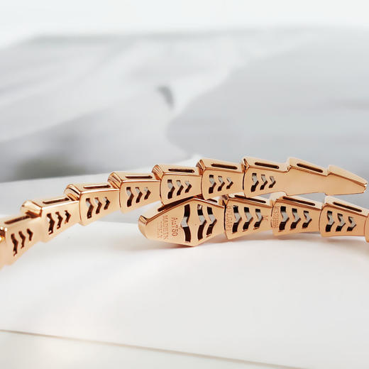 【天然正品】AU750玫瑰金简约时尚高定定制款灵蛇造型群镶钻石手镯 M号 280226HSD48 商品图5