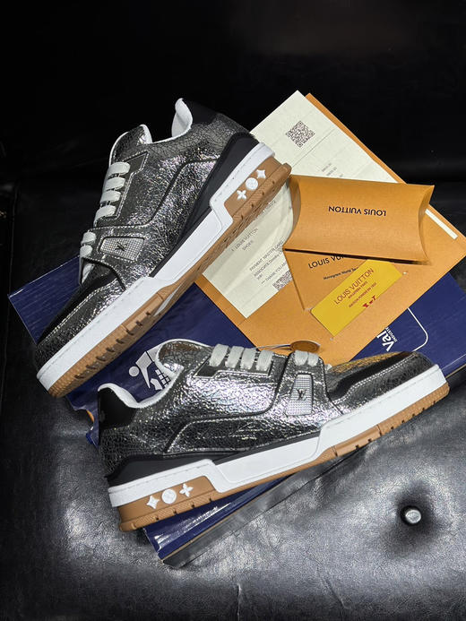 春季特惠💰650 公司级 LV 路易威登 trainer 走秀新款经典走秀新款 商品图1