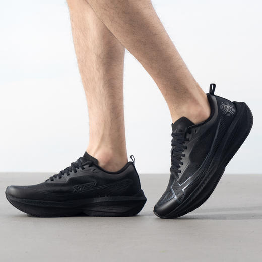 特步 一体成型2.0系列 男款 跑步鞋 商品图3