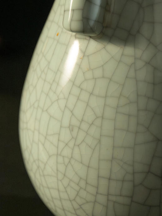 清	哥釉贯耳瓶 商品图3