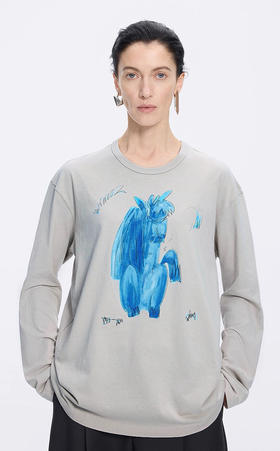 生肖小马长袖T恤 克莱因蓝小马印花 清新可爱 手绘艺术感 + 工艺细节设计感 袖口微收设计 干净利落 H 型廓形 全身材适配