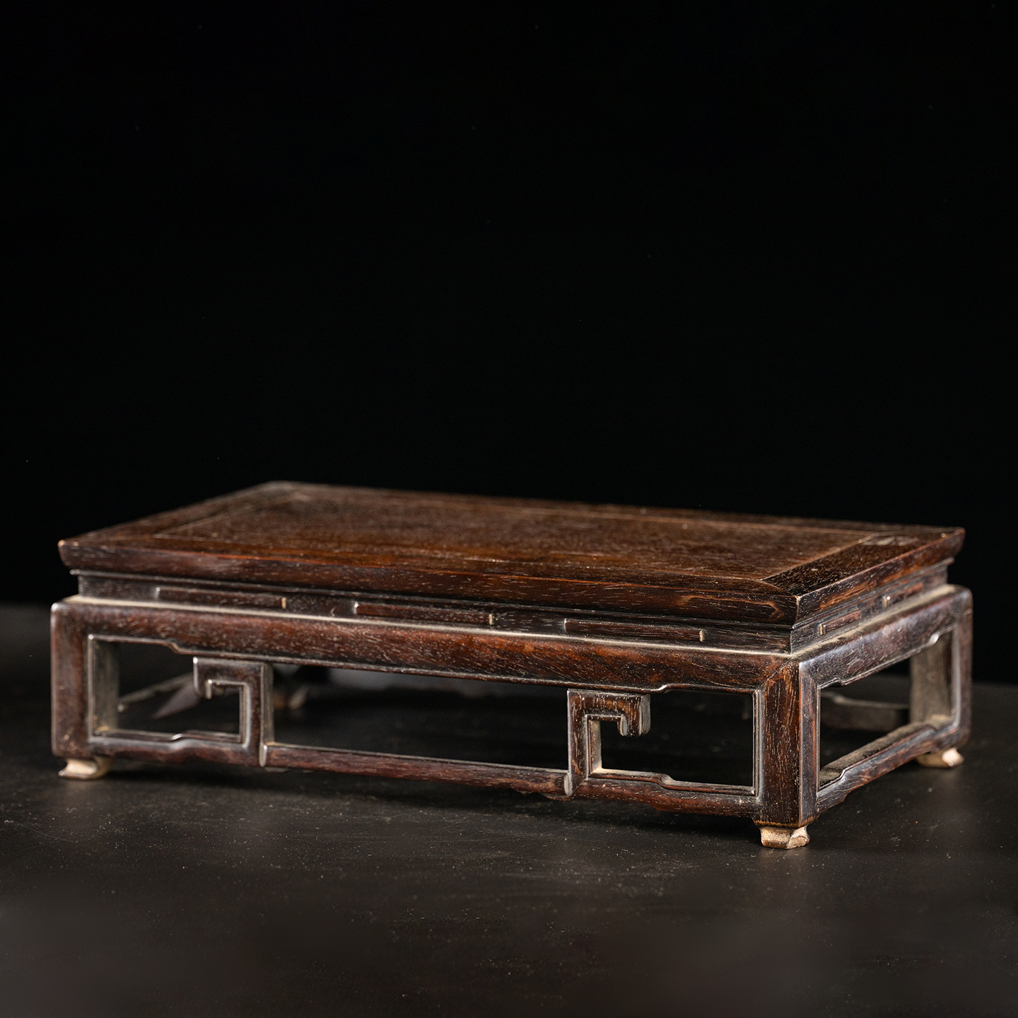 清	红木束腰拐子纹器座